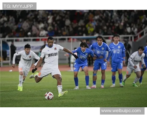 足球明星归乡瞬间真实记录展现温情与荣耀的完美结合